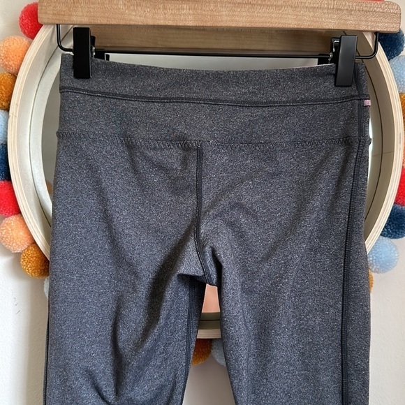 Lululemon Athletica Cross Waist Capri Active Workout Ruffle Trim Crop Leggings - Picture 4 of 6